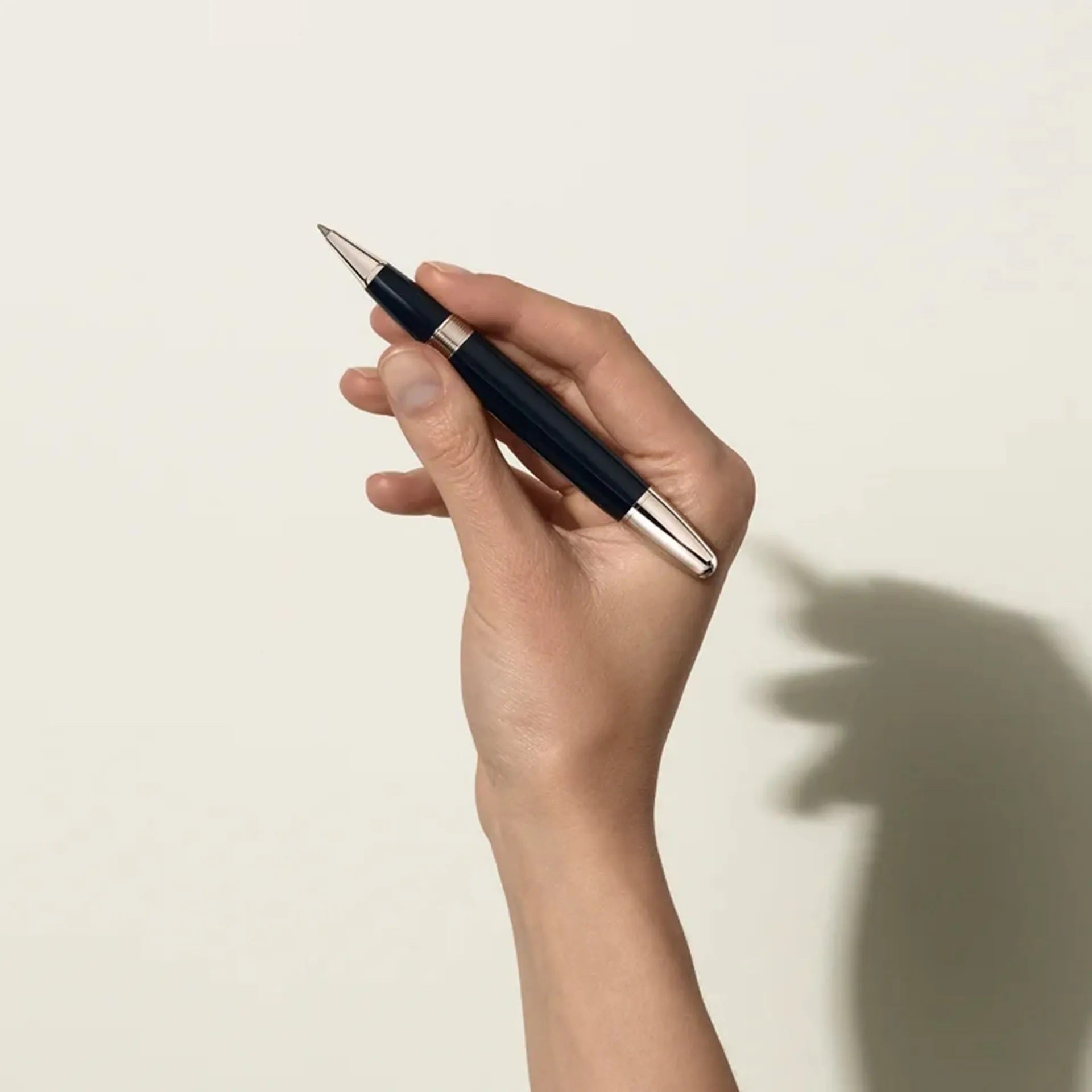 MONTBLANC ROLLER PEN MEISTERSTUCK THE ORIGIN COLLECTION LEGRAND 131339